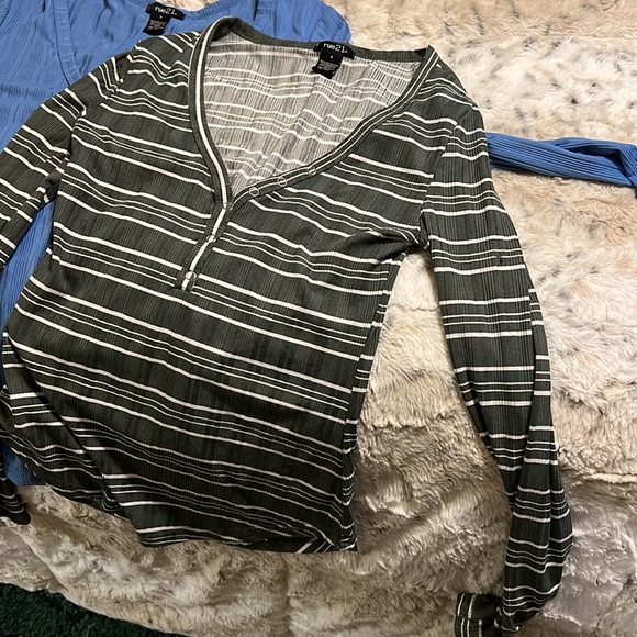 Tops - Picture 2 of 2